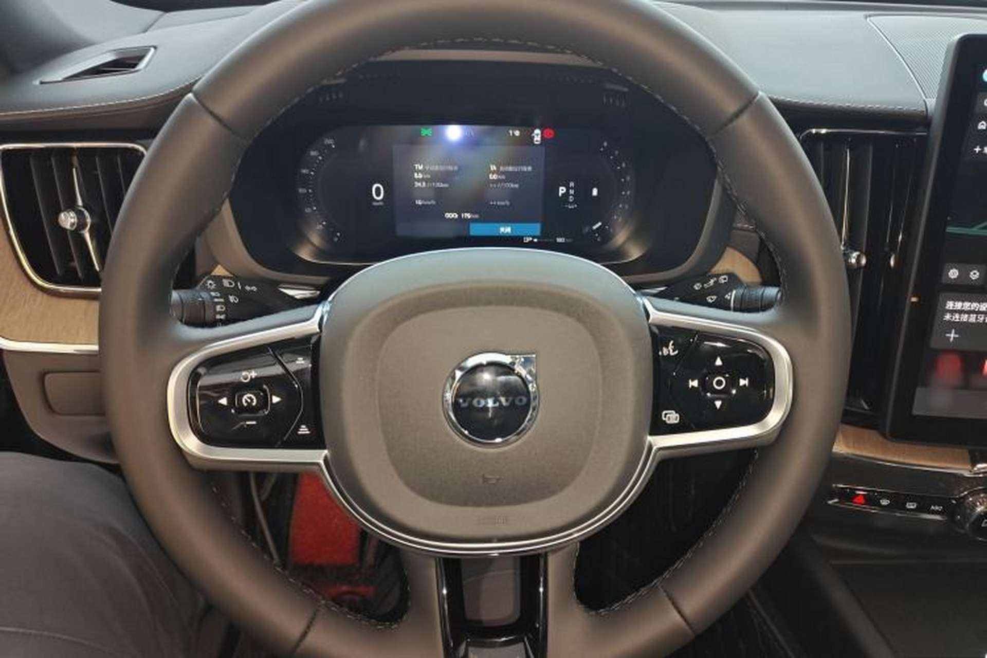 Used Volvo XC60 2026 B5 4x4 Smart Luxury Edition Steering Wheel