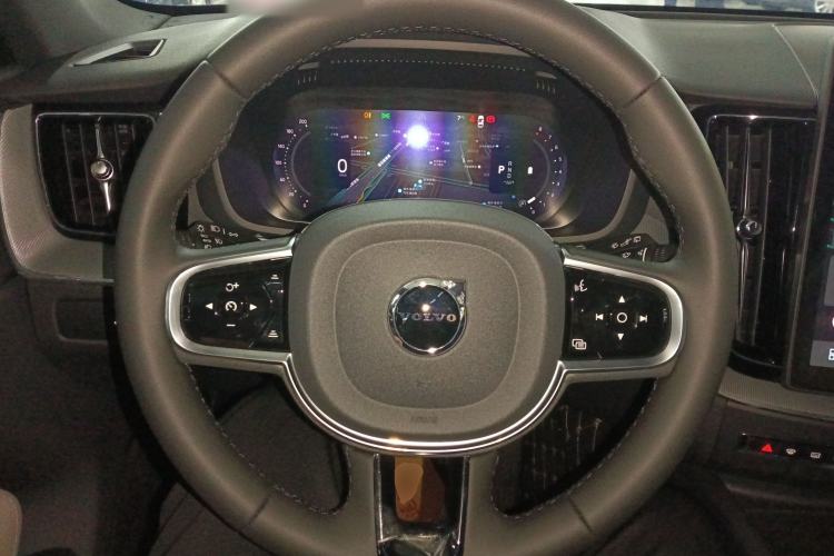 Used Volvo XC60 2026 B5 4x4 Smart Luxury Edition Steering Wheel