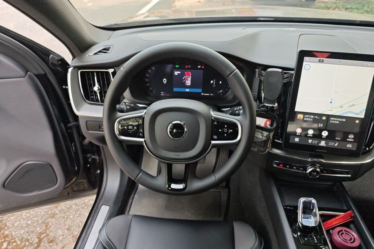 Used Volvo XC60 2026 B5 4x4 Smart Range Extreme Night Black Edition Steering Wheel