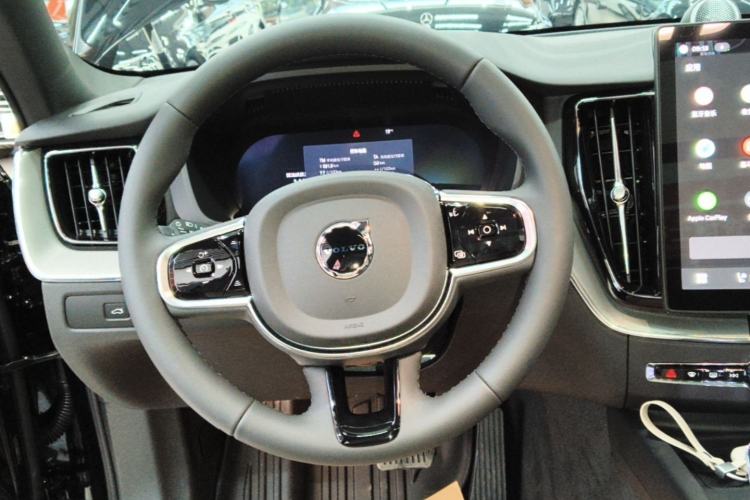Used Volvo XC60 2026 B5 4x4 Smart Luxury Edition Steering Wheel