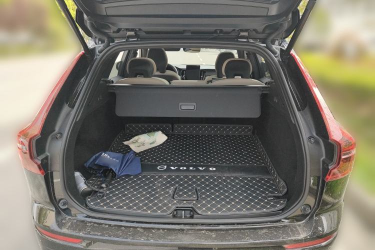 Used Volvo XC60 2026 B5 4x4 Smart Luxury Edition Trunk