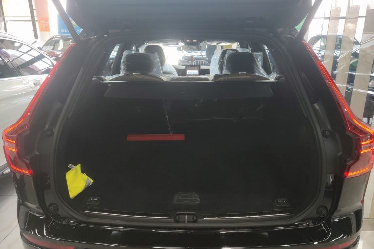 Used Volvo XC60 2026 B5 4x4 Smart Luxury Edition Trunk