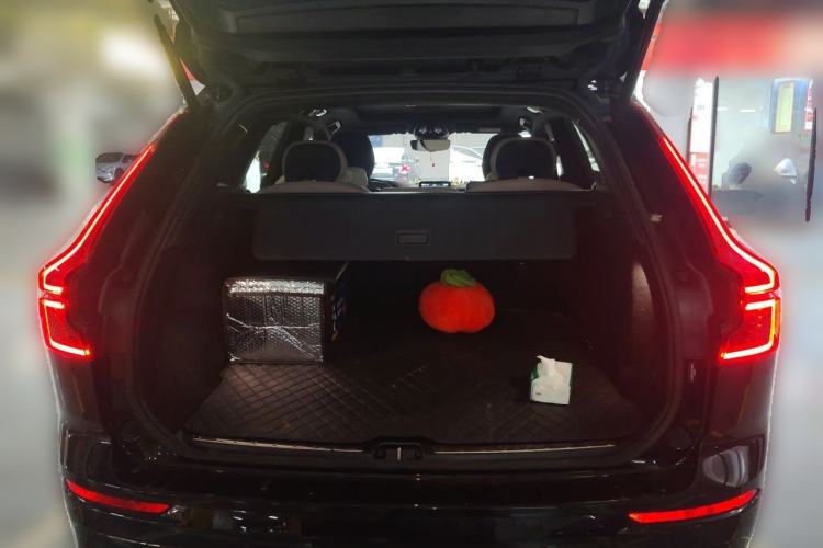 Used Volvo XC60 2026 B5 4x4 Smart Luxury Edition Trunk