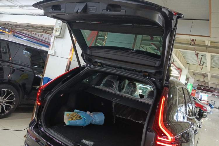 Used Volvo XC60 2026 B5 4x4 Smart Luxury Edition Trunk