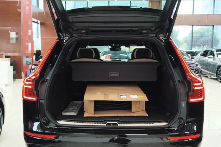 Used Volvo XC60 2026 B5 4x4 Smart Luxury Edition Trunk