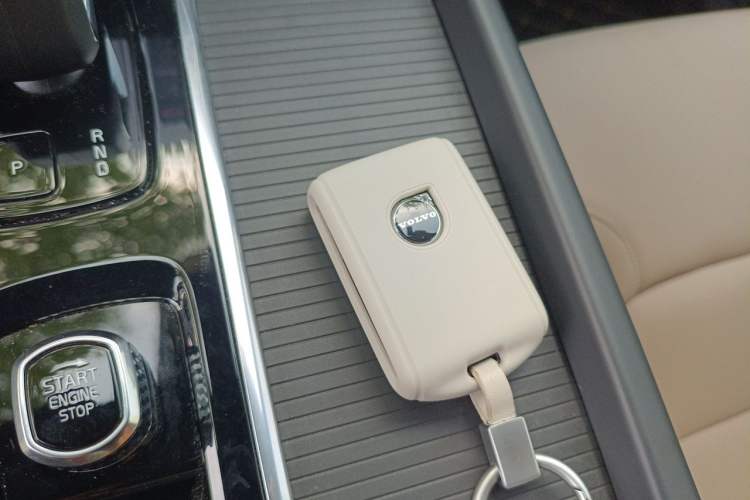 Used Volvo XC60 2026 B5 4x4 Smart Luxury Edition Vehicle Key