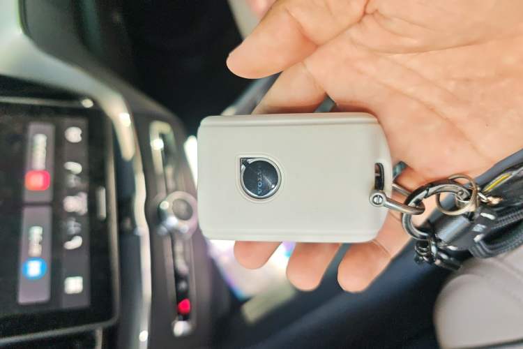 Used Volvo XC60 2026 B5 4x4 Smart Luxury Edition Vehicle Key