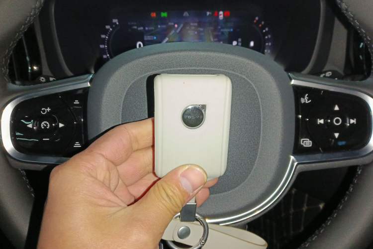 Used Volvo XC60 2026 B5 4x4 Smart Luxury Edition Vehicle Key