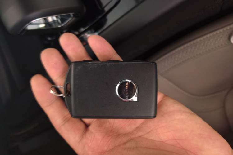 Used Volvo XC60 2026 B5 4x4 Smart Luxury Edition Vehicle Key