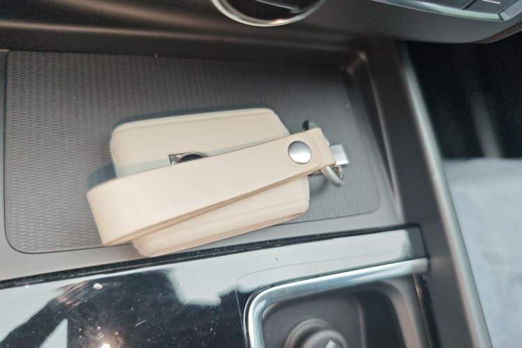 Used Volvo XC60 2026 B5 4x4 Smart Luxury Edition Vehicle Key