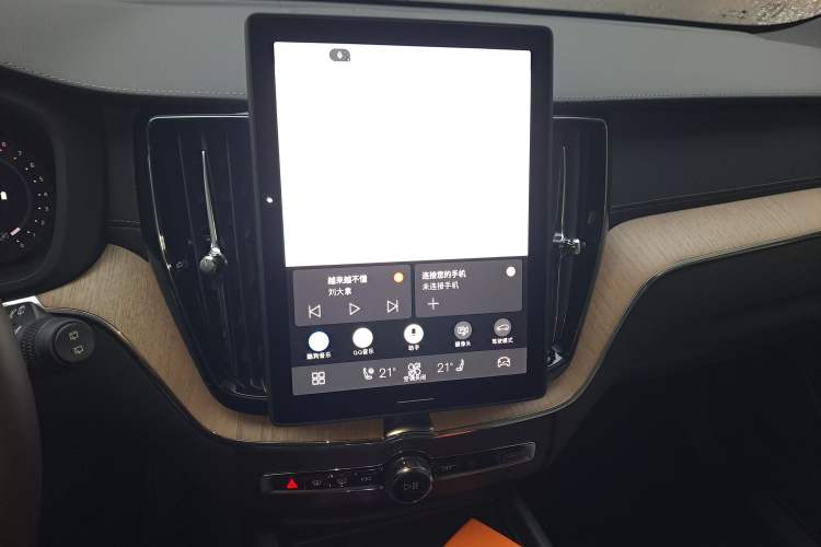 Used Volvo XC60 2026 B5 4x4 Smart Luxury Edition Audio And AC Panel