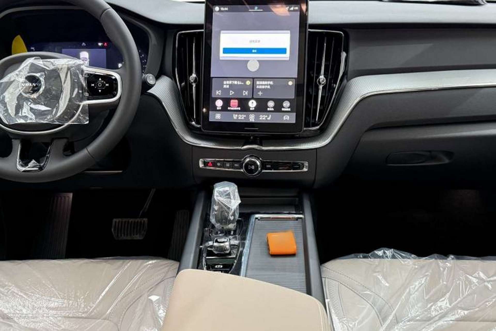Used Volvo XC60 2026 B5 4x4 Smart Luxury Edition Audio And AC Panel