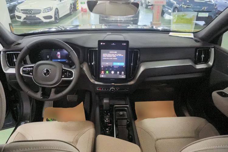 Used Volvo XC60 2026 B5 4x4 Smart Luxury Edition Center Console