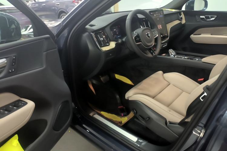 Used Volvo XC60 2026 B5 4x4 Smart Luxury Edition Driver Seat