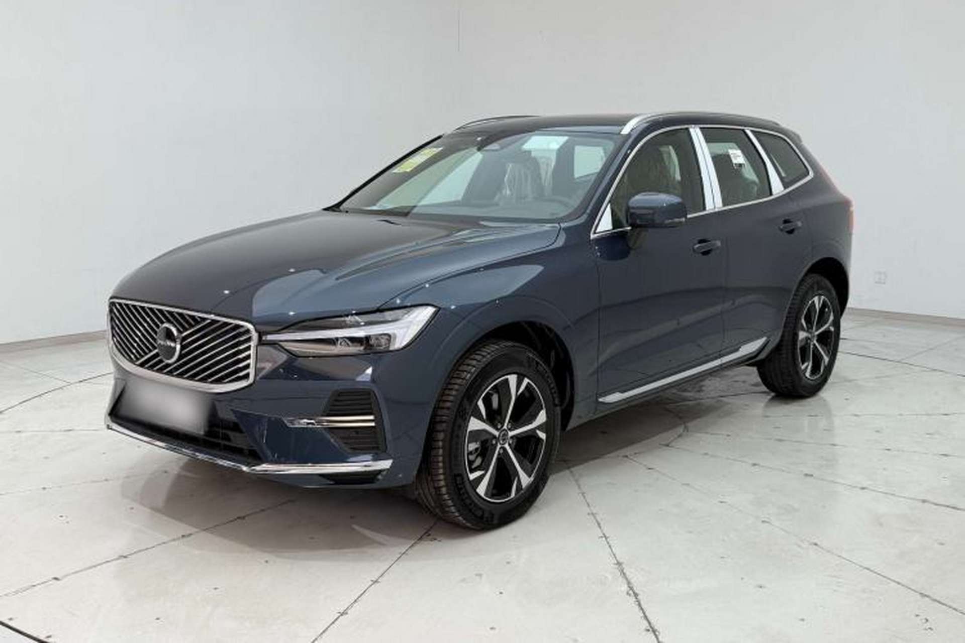 Used Volvo XC60 2026 B5 4x4 Smart Luxury Edition Front Left 45 Deg