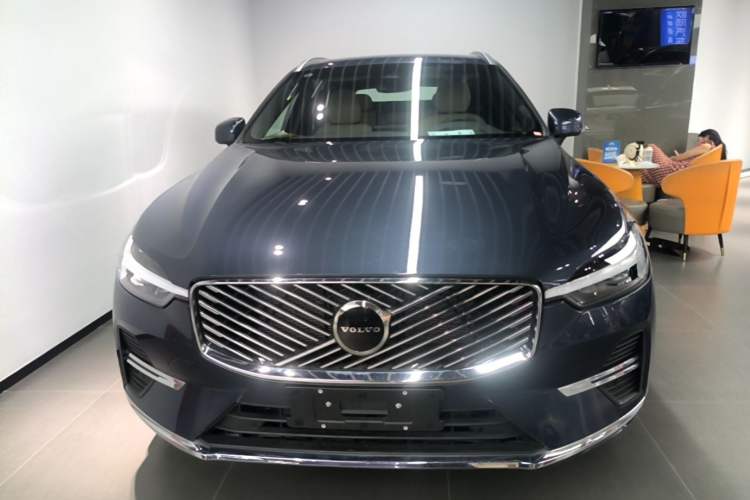 Used Volvo XC60 2026 B5 4x4 Smart Luxury Edition Front