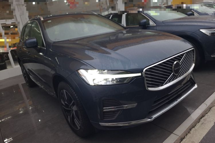Used Volvo XC60 2026 B5 4x4 Smart Luxury Edition Front Right 45 Deg
