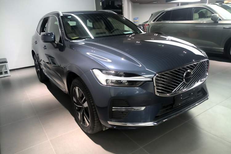 Used Volvo XC60 2026 B5 4x4 Smart Luxury Edition Front Right 45 Deg