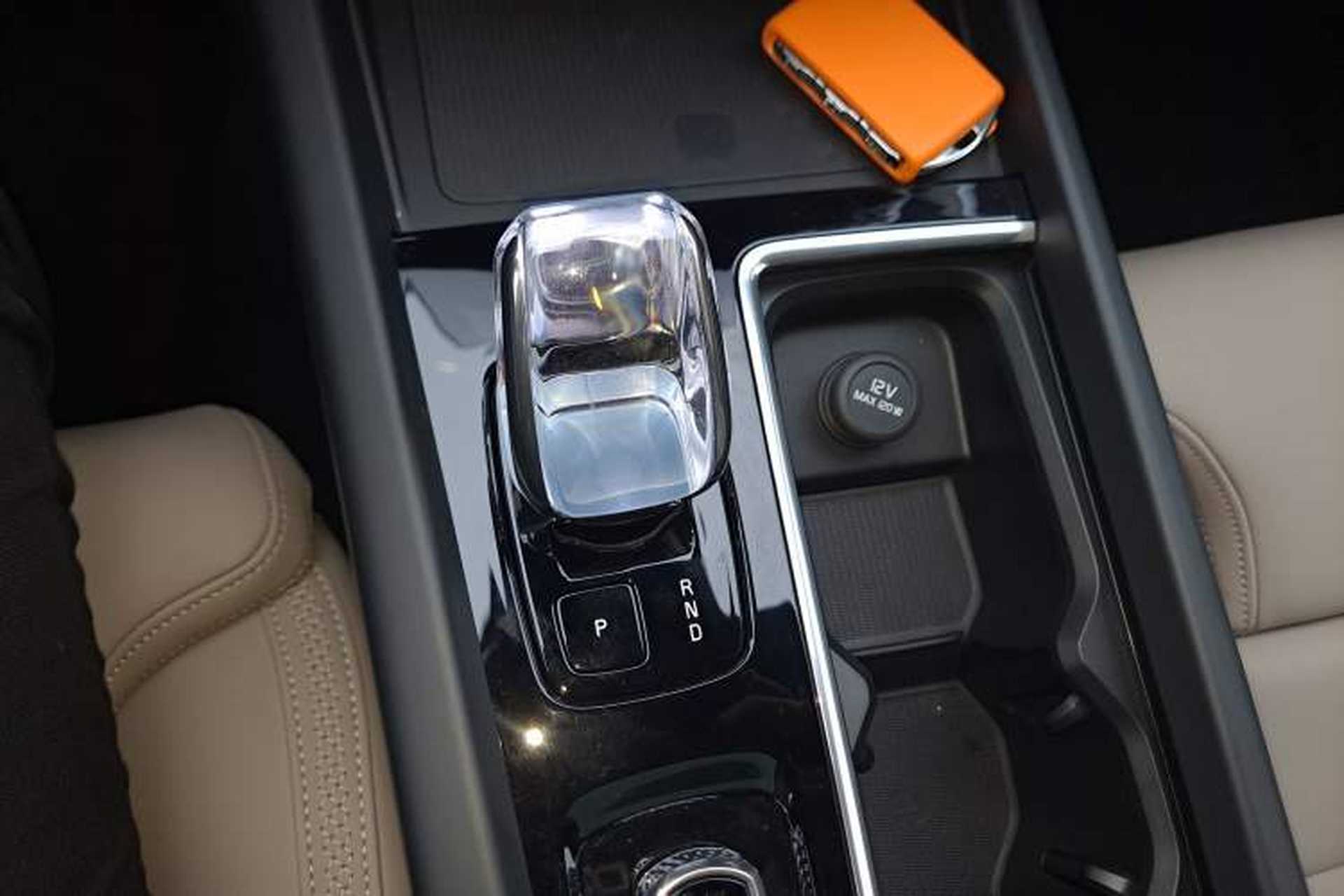 Used Volvo XC60 2026 B5 4x4 Smart Luxury Edition Gear Lever