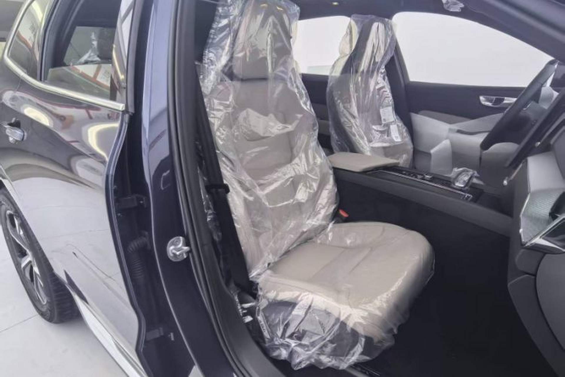 Used Volvo XC60 2026 B5 4x4 Smart Luxury Edition Interior 1