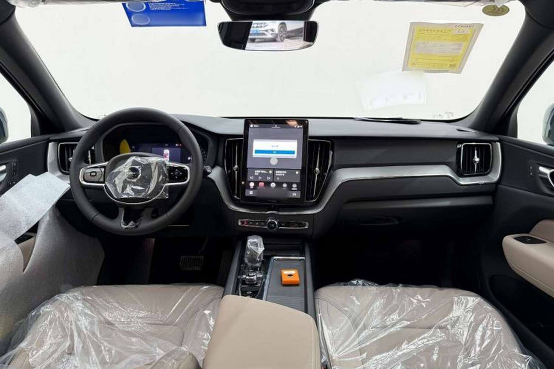 Used Volvo XC60 2026 B5 4x4 Smart Luxury Edition Interior 4
