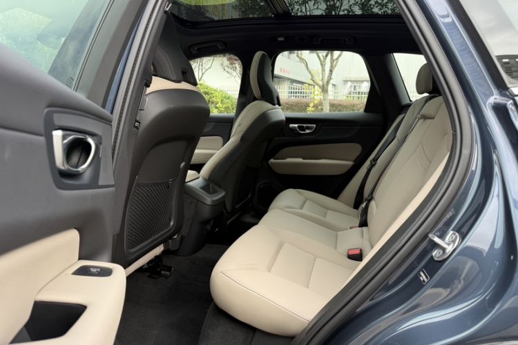 Used Volvo XC60 2026 B5 4x4 Smart Luxury Edition Interior 4