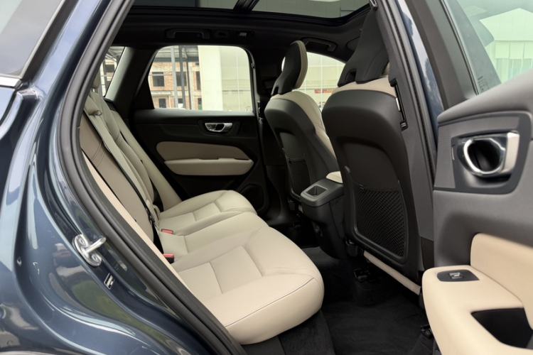 Used Volvo XC60 2026 B5 4x4 Smart Luxury Edition Interior 7