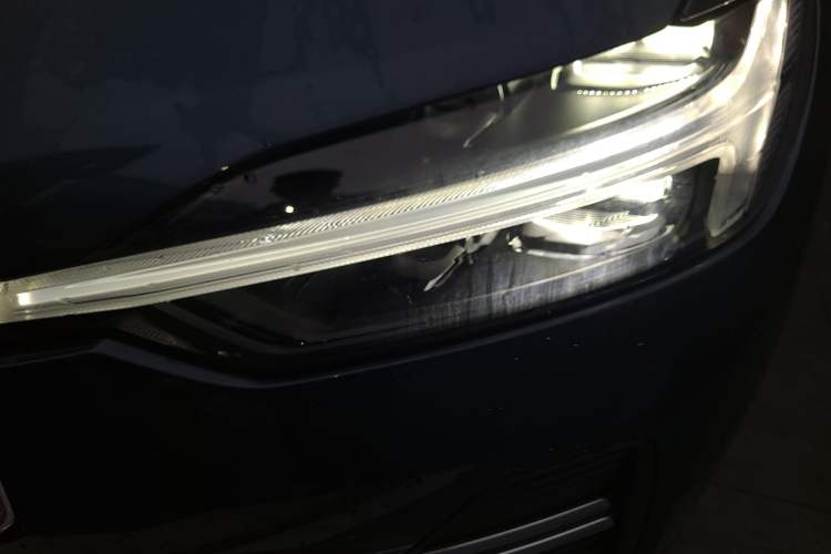 Used Volvo XC60 2026 B5 4x4 Smart Luxury Edition Left Front Headlight