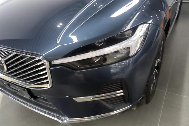 Used Volvo XC60 2026 B5 4x4 Smart Luxury Edition Left Front Headlight
