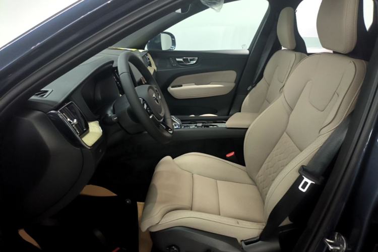 Used Volvo XC60 2026 B5 4x4 Smart Luxury Edition Left Front Seat