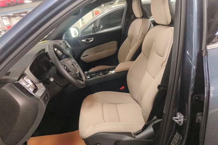 Used Volvo XC60 2026 B5 4x4 Smart Luxury Edition Left Front Seat