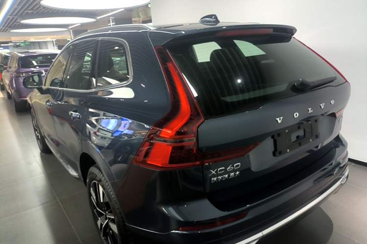 Used Volvo XC60 2026 B5 4x4 Smart Luxury Edition Rear Left 45 Deg