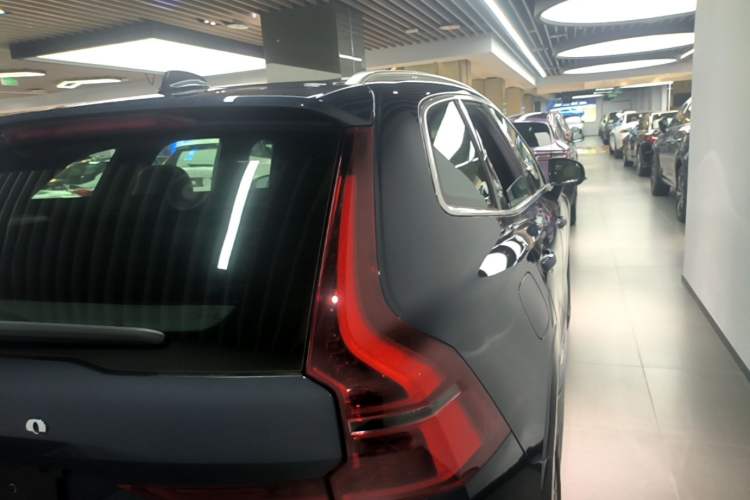 Used Volvo XC60 2026 B5 4x4 Smart Luxury Edition Right Rear Taillight