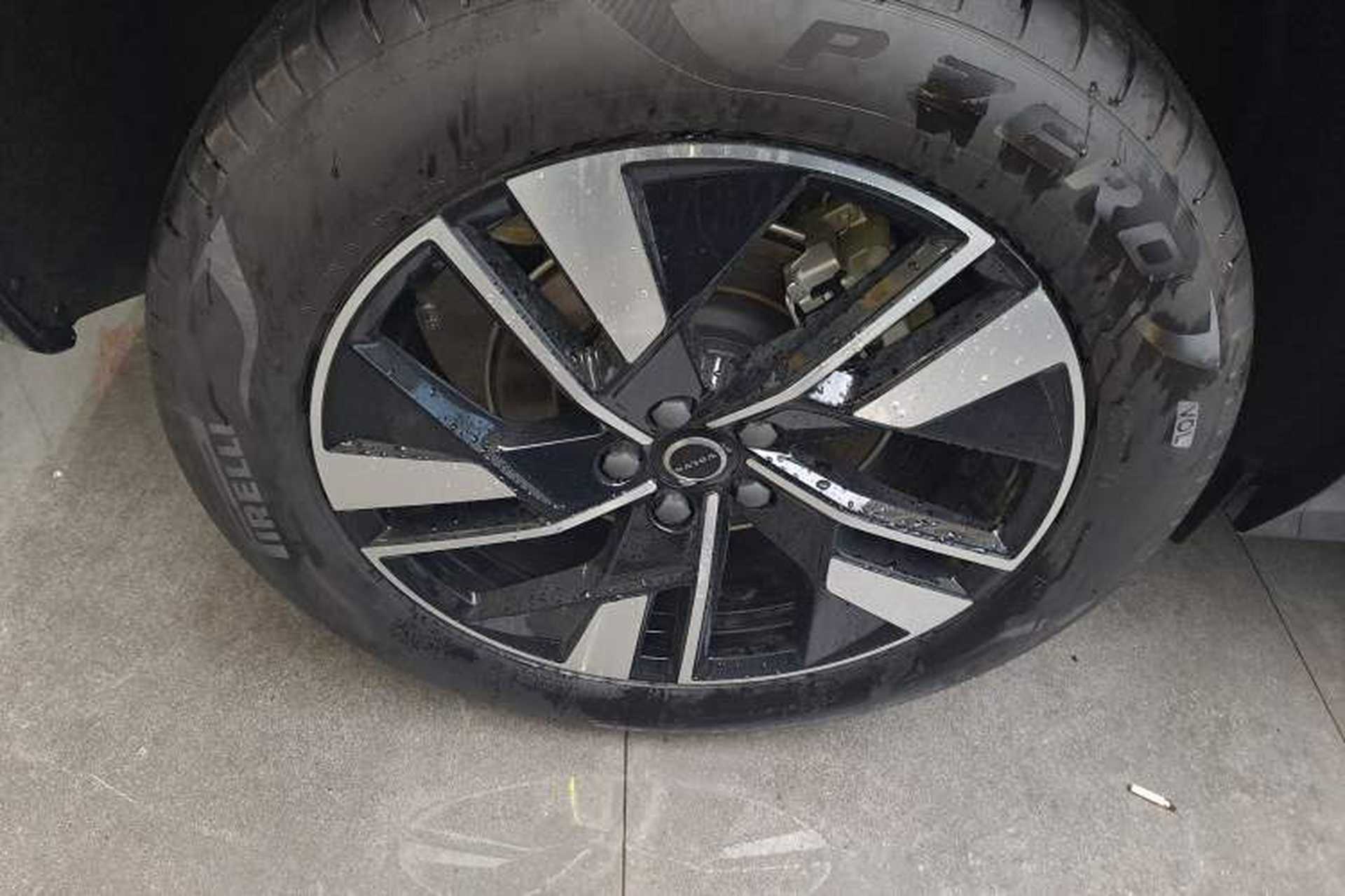 Used Volvo XC60 2026 B5 4x4 Smart Luxury Edition Right Rear Wheel Hub