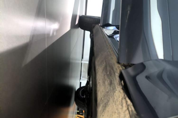 Used Volvo XC60 2026 B5 4x4 Smart Luxury Edition Right Side Sill