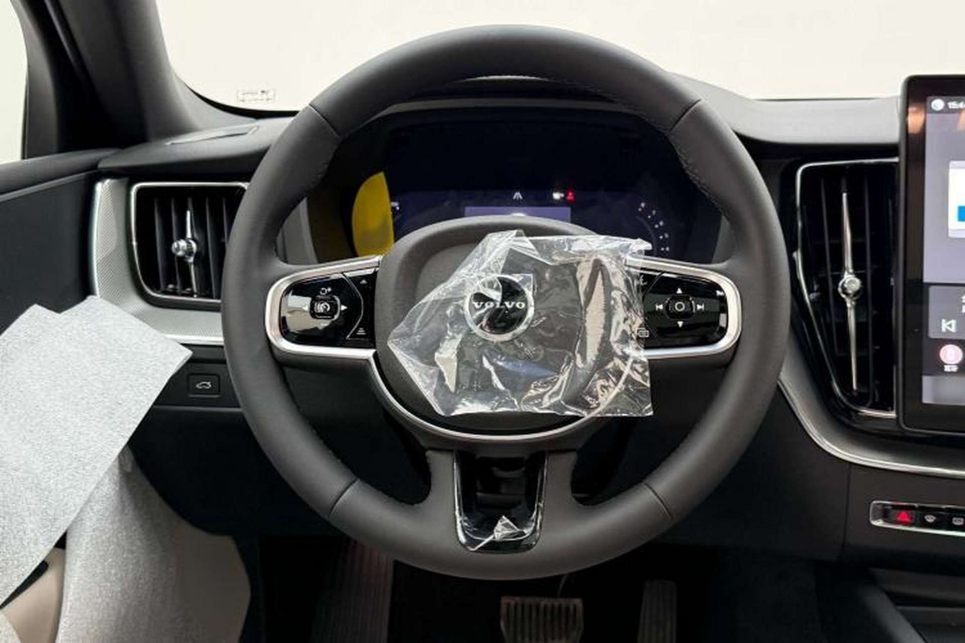 Used Volvo XC60 2026 B5 4x4 Smart Luxury Edition Steering Wheel