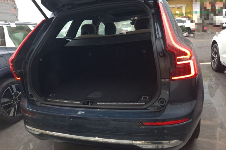 Used Volvo XC60 2026 B5 4x4 Smart Luxury Edition Trunk