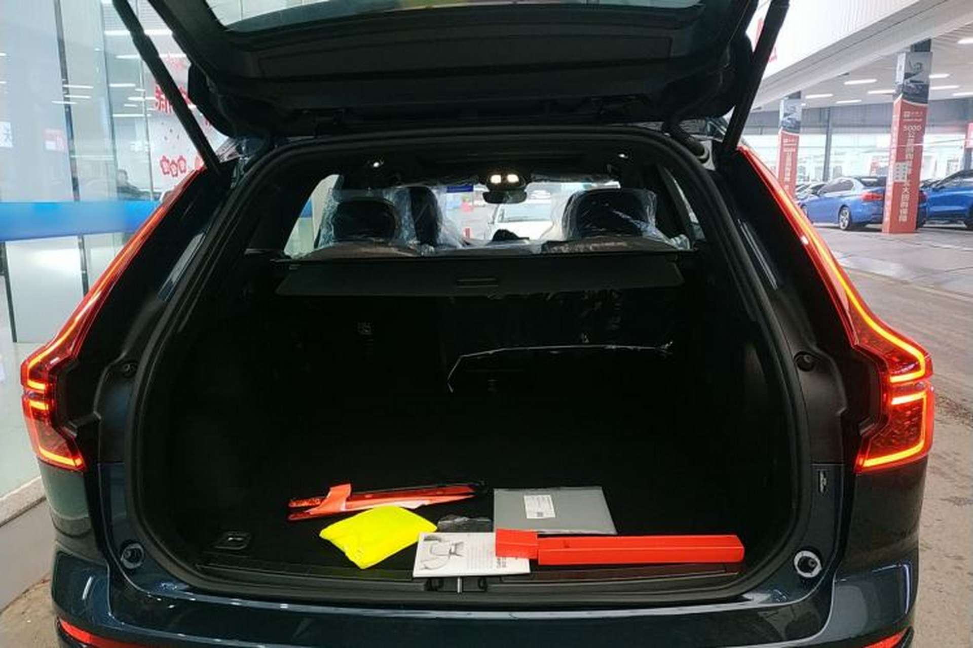 Used Volvo XC60 2026 B5 4x4 Smart Luxury Edition Trunk