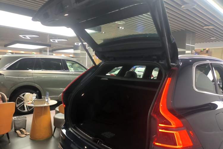 Used Volvo XC60 2026 B5 4x4 Smart Luxury Edition Trunk