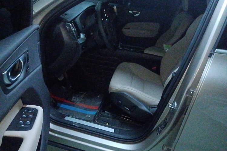 Used Volvo XC60 2026 B5 4x4 Smart Luxury Edition Driver Seat