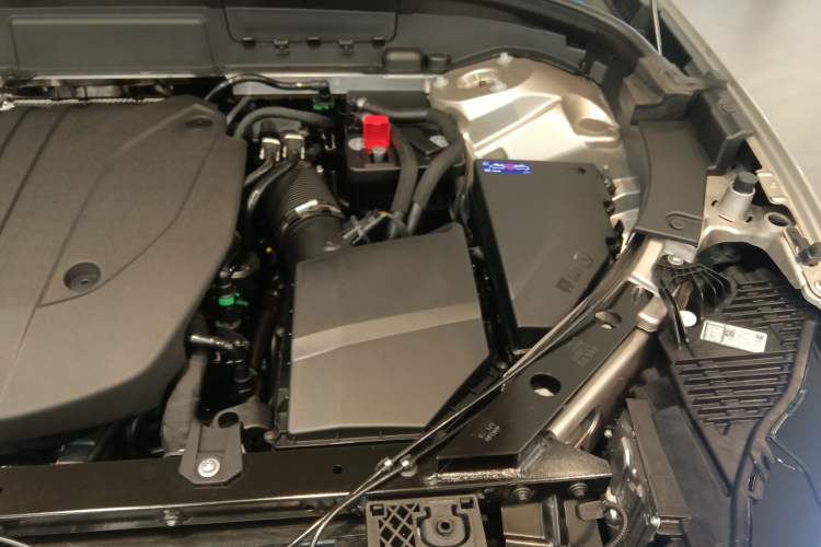 Used Volvo XC60 2026 B5 4x4 Smart Luxury Edition Engine Bay Left