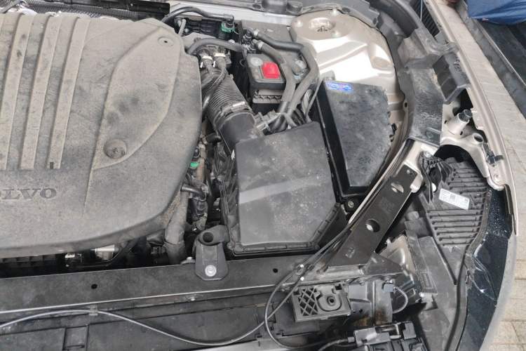 Used Volvo XC60 2026 B5 4x4 Smart Luxury Edition Engine Bay Left