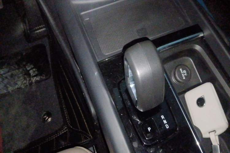 Used Volvo XC60 2026 B5 4x4 Smart Luxury Edition Gear Lever