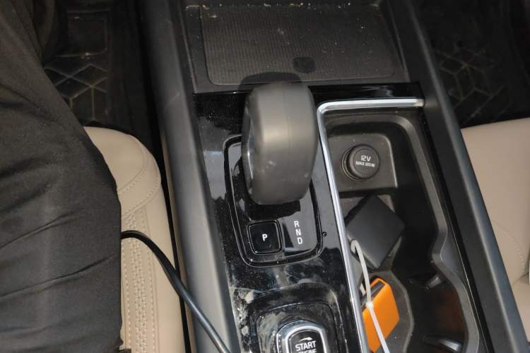 Used Volvo XC60 2026 B5 4x4 Smart Luxury Edition Gear Lever