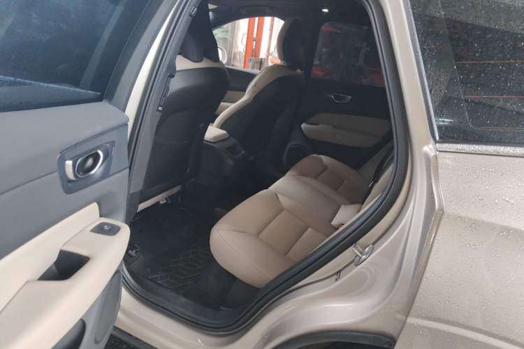 Used Volvo XC60 2026 B5 4x4 Smart Luxury Edition Left Rear Seat