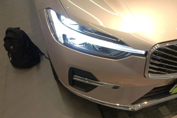 Used Volvo XC60 2026 B5 4x4 Smart Luxury Edition Right Front Headlight