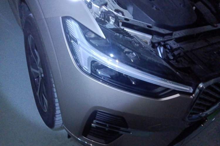 Used Volvo XC60 2026 B5 4x4 Smart Luxury Edition Right Front Headlight