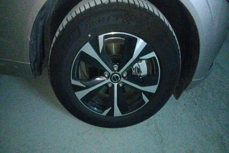 Used Volvo XC60 2026 B5 4x4 Smart Luxury Edition Right Front Wheel Hub