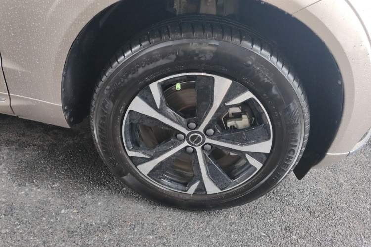 Used Volvo XC60 2026 B5 4x4 Smart Luxury Edition Right Front Wheel Hub
