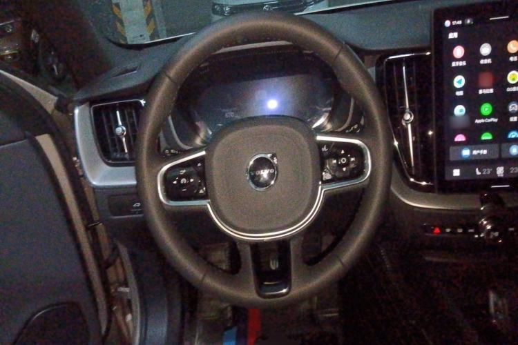 Used Volvo XC60 2026 B5 4x4 Smart Luxury Edition Steering Wheel